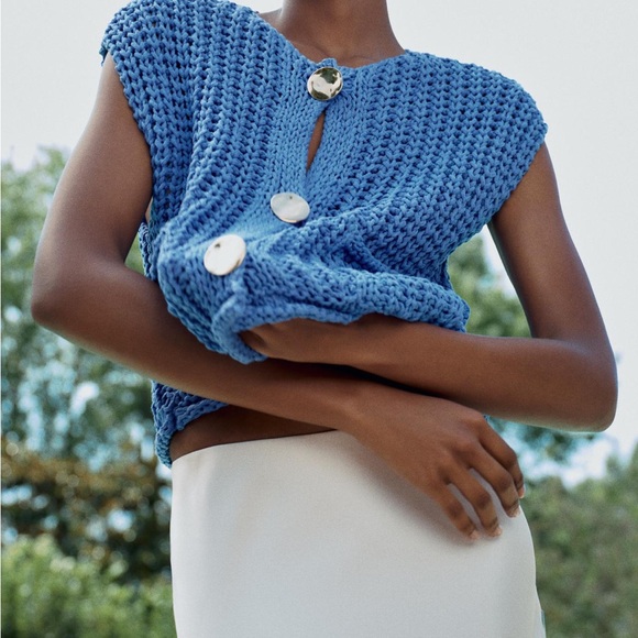 Zara chunky knit vest with gold buttons - Picture 2 of 6